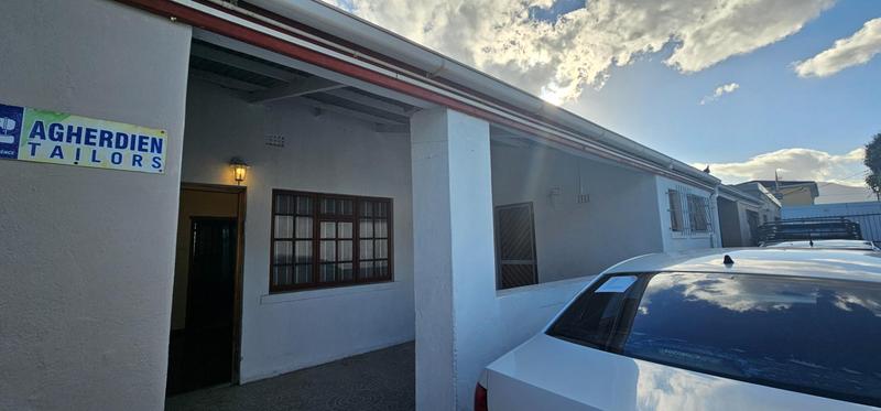 To Let 2 Bedroom Property for Rent in Wynberg Western Cape